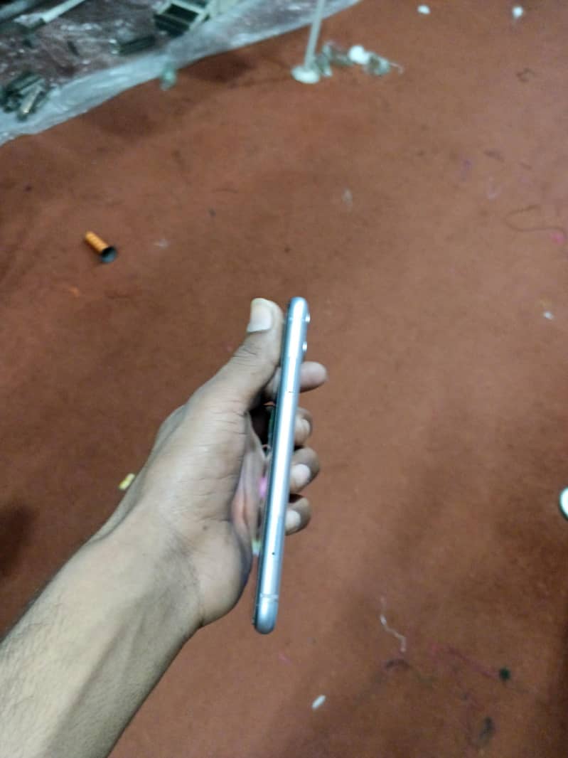Apple iPhone 11 3