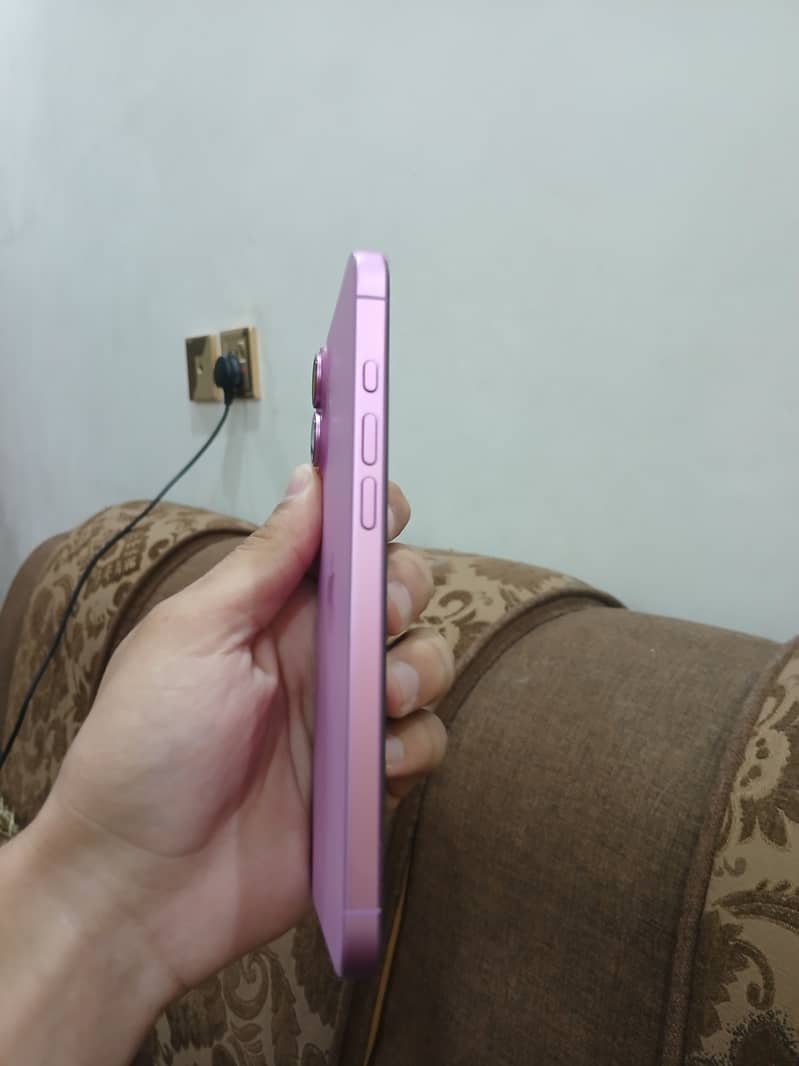 Apple iPhone 16 Plus 1