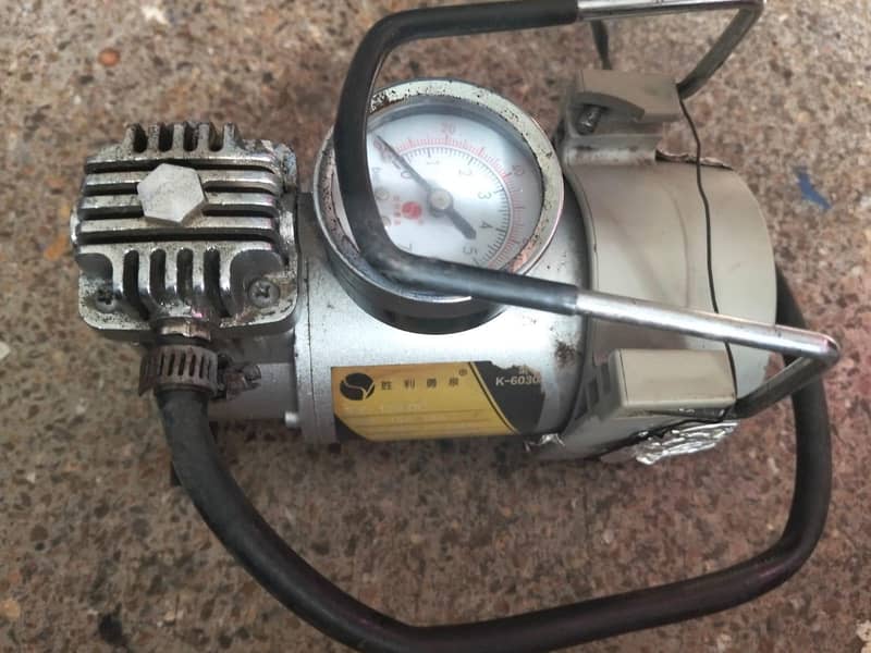 Tyre pressure compressor  0