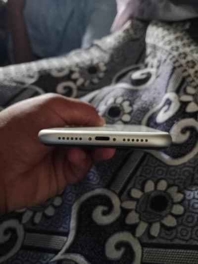 10 B10 Condition Box Charger iPhone 11 64 GB Battery 72