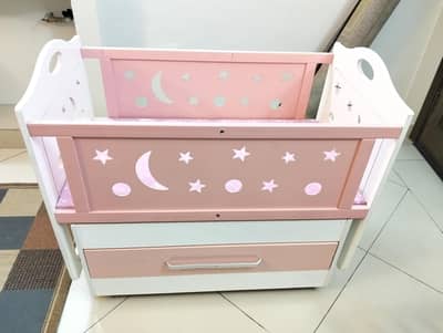 Baby cot movable for infants