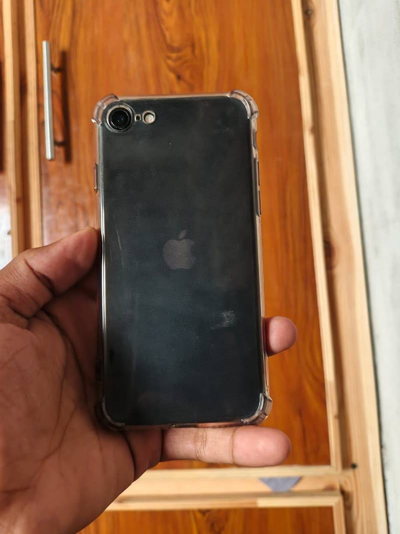 Apple iPhone SE 13