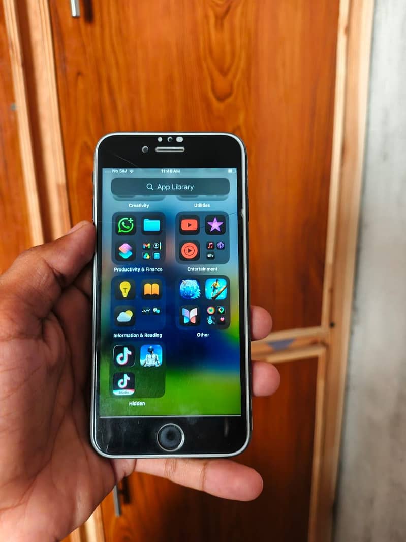 Apple iPhone SE 10