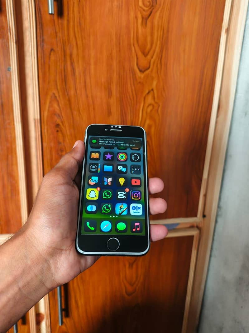 Apple iPhone SE 11