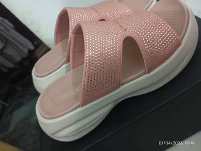 Insignia shoes size 37