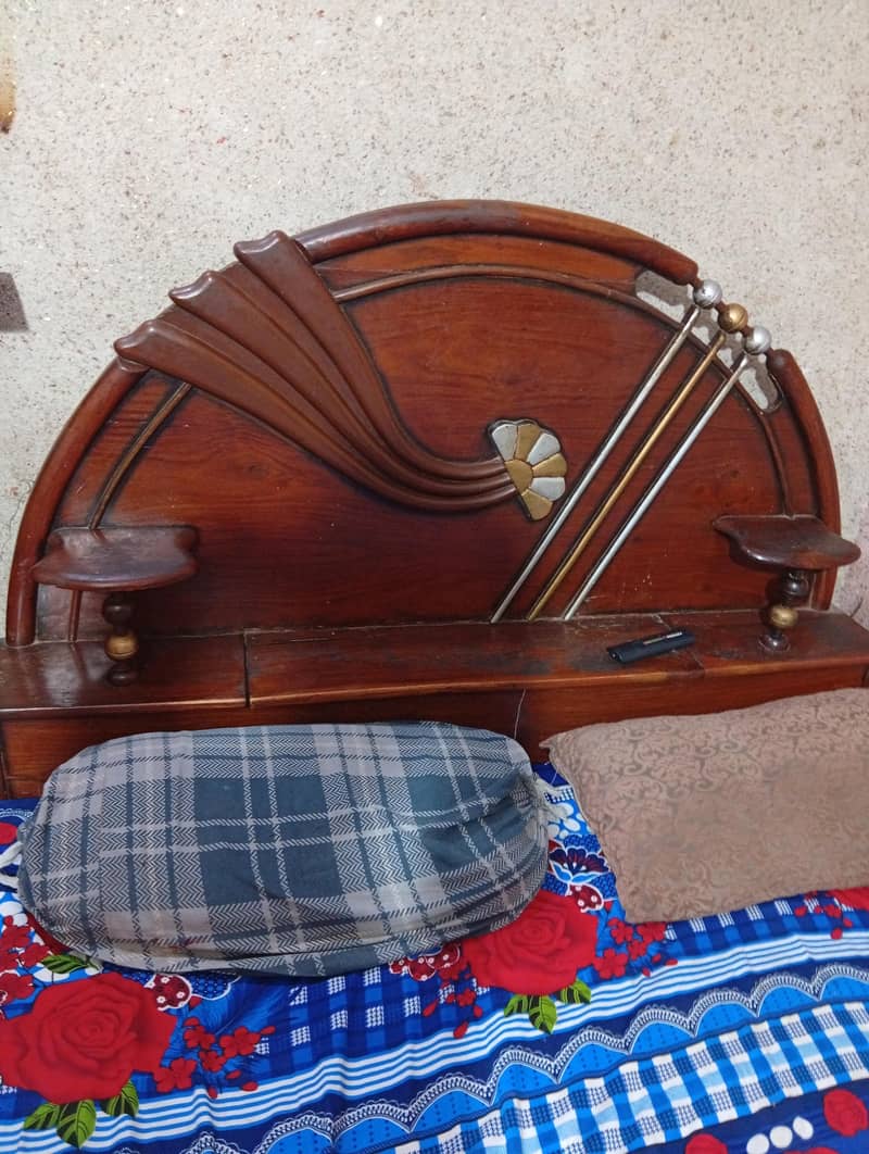 Bed with dressing table 3