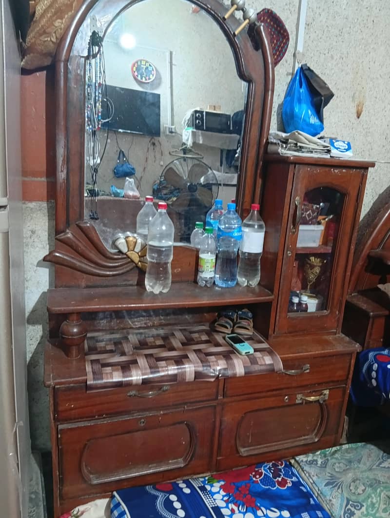 Bed with dressing table 4