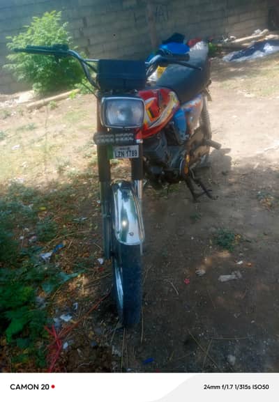 Honda CG 125 2005 model sale ke liye available hai.