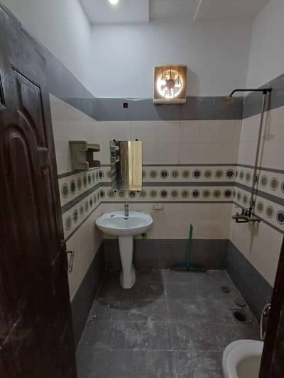 house In Bahria Town lahore portion 1st floor 7 marla corner terrace
