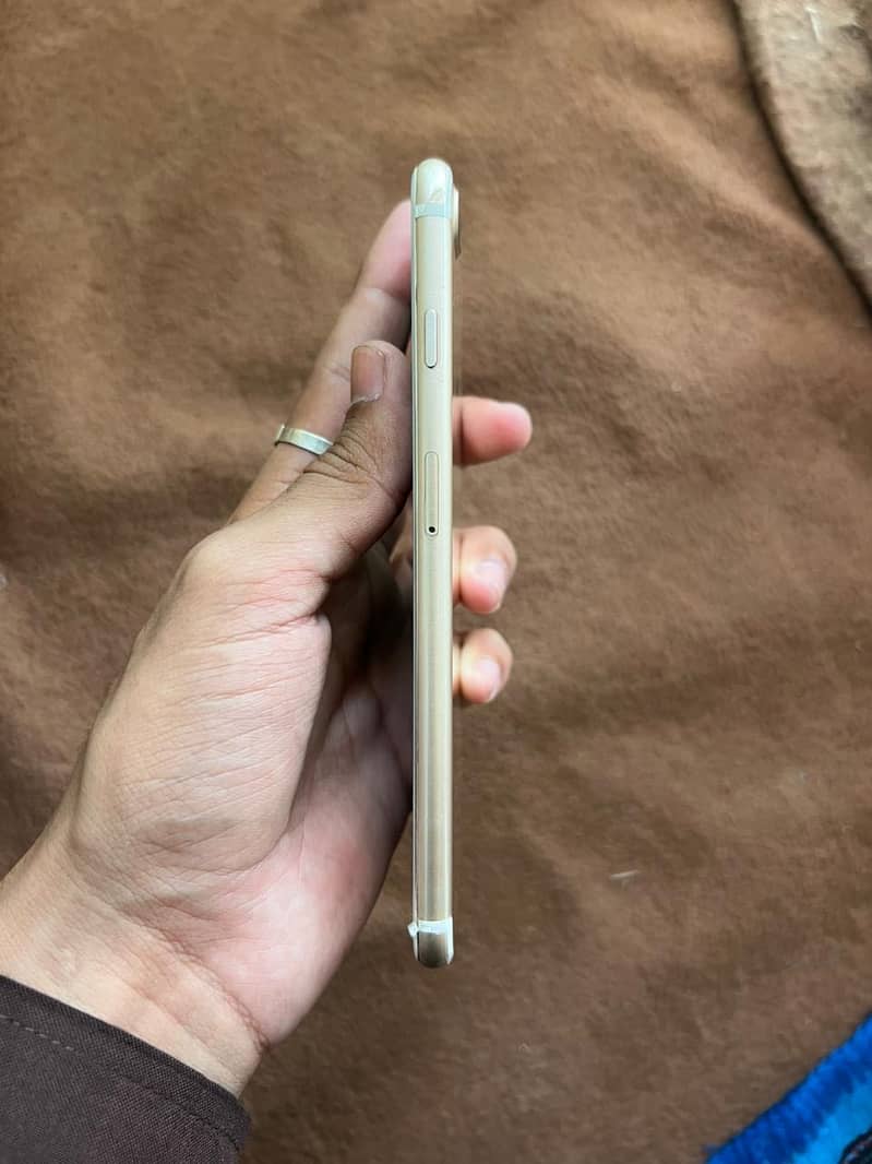 Apple iPhone 7 Plus 4