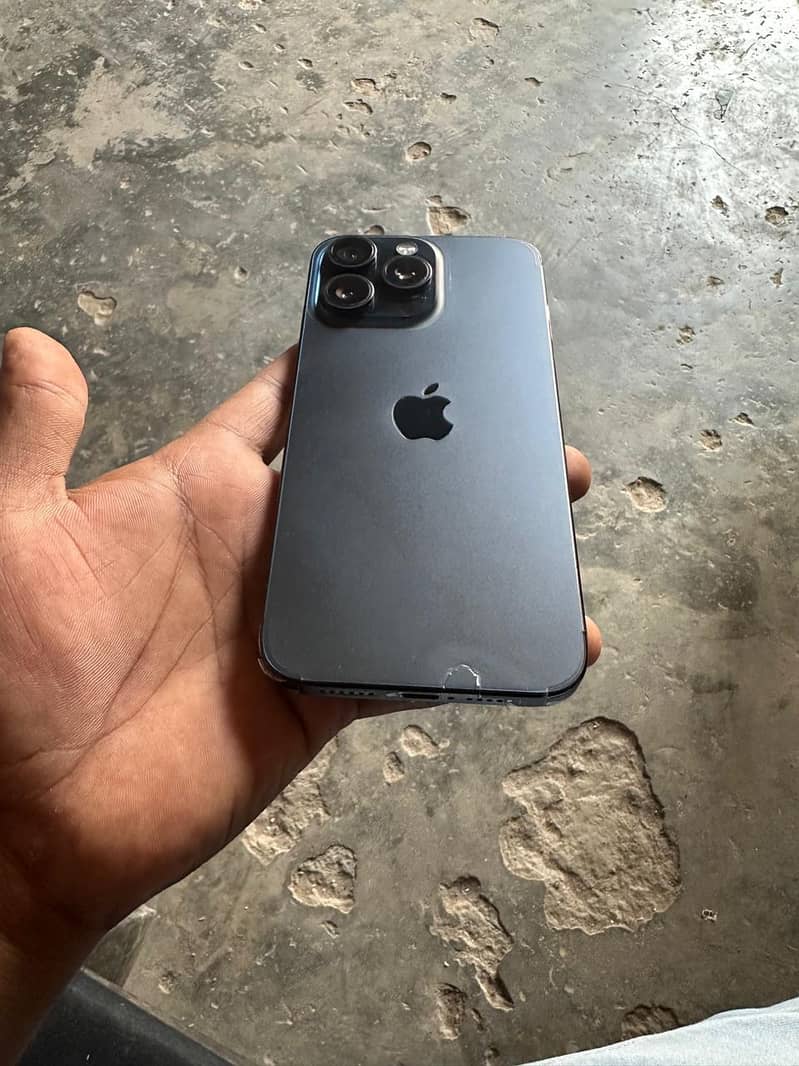 IPhone 15 Pro Max 0