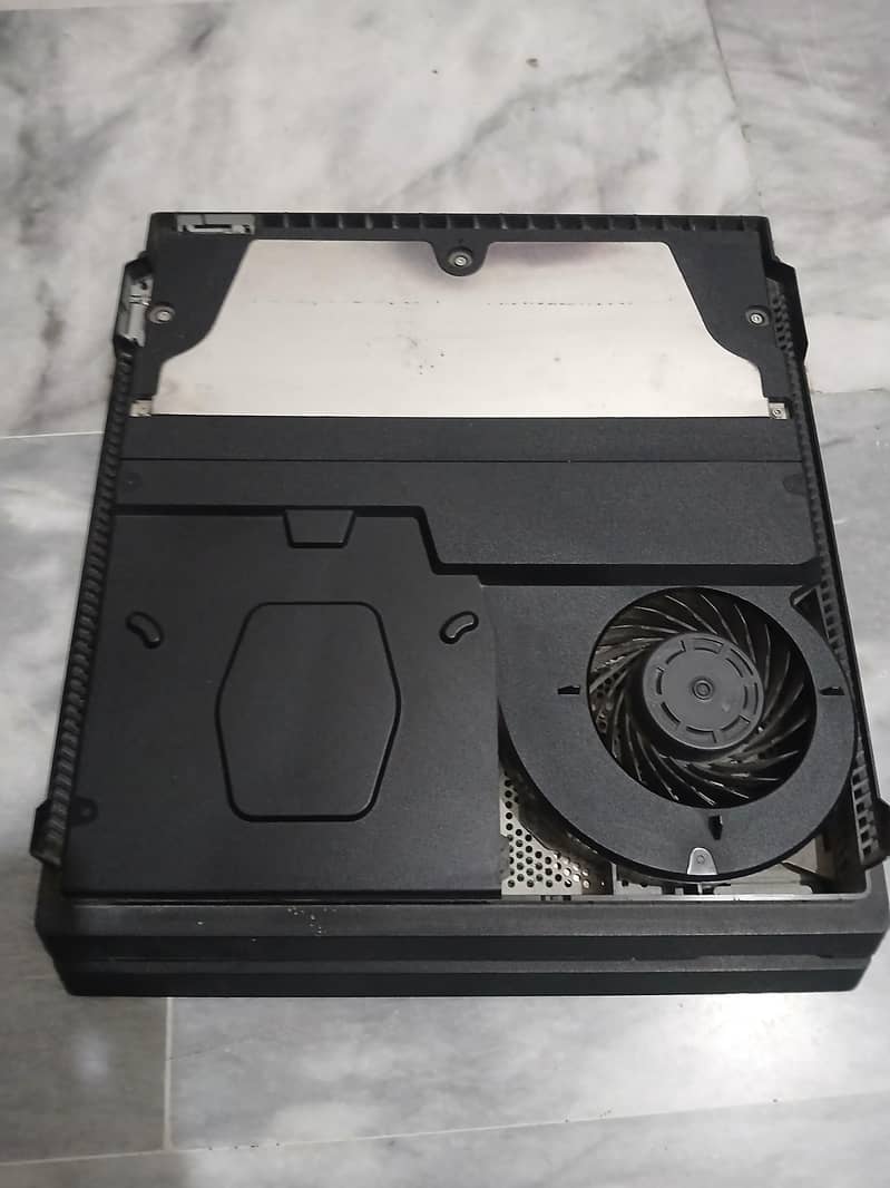 PS4 PRO MINT CONDITION 1