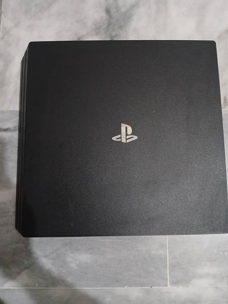 PS4 PRO MINT CONDITION 2