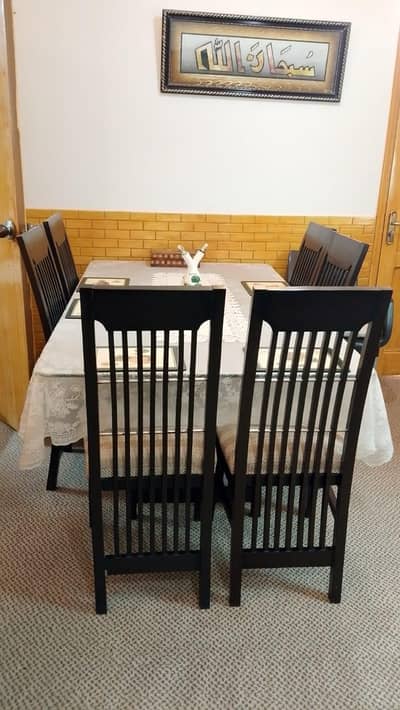 Dining Table with 6 seats for sale