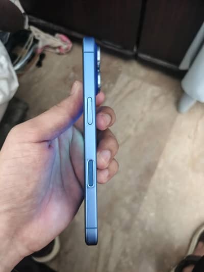 Apple iPhone 16