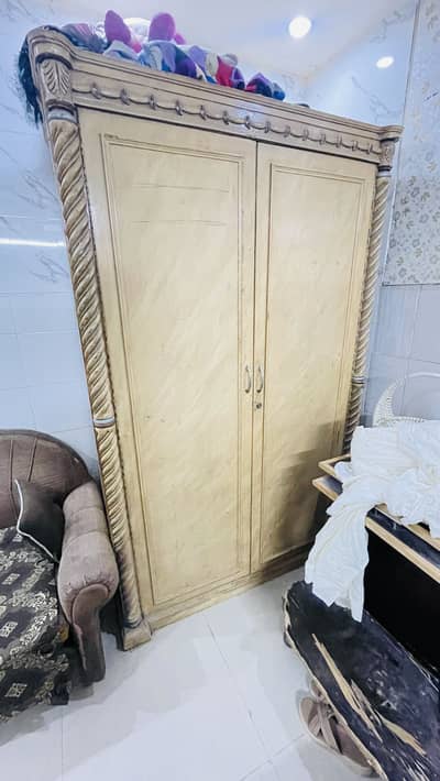 Urgent Sale Almari In low price