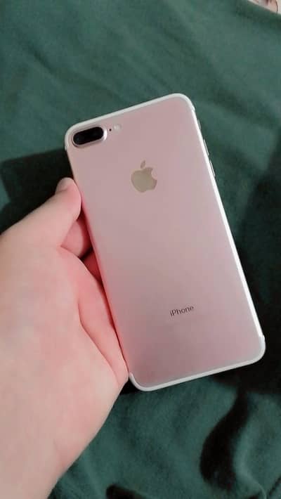 Apple iPhone 7 Plus.