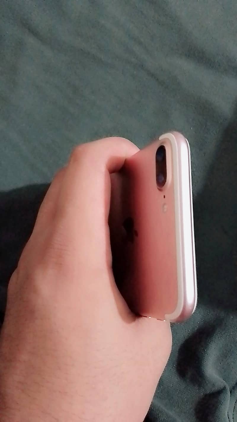 Apple iPhone 7 Plus. 1