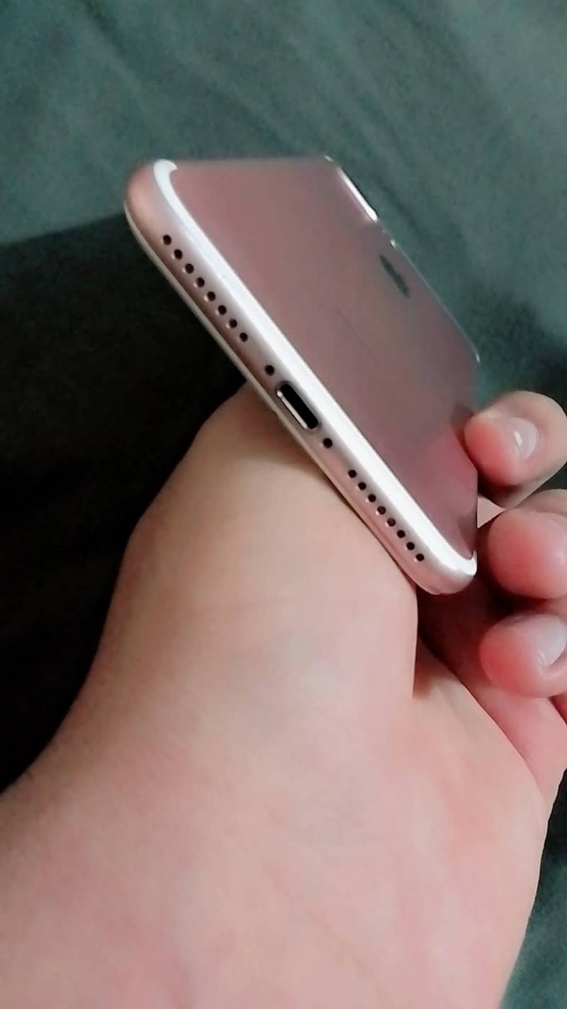 Apple iPhone 7 Plus. 2