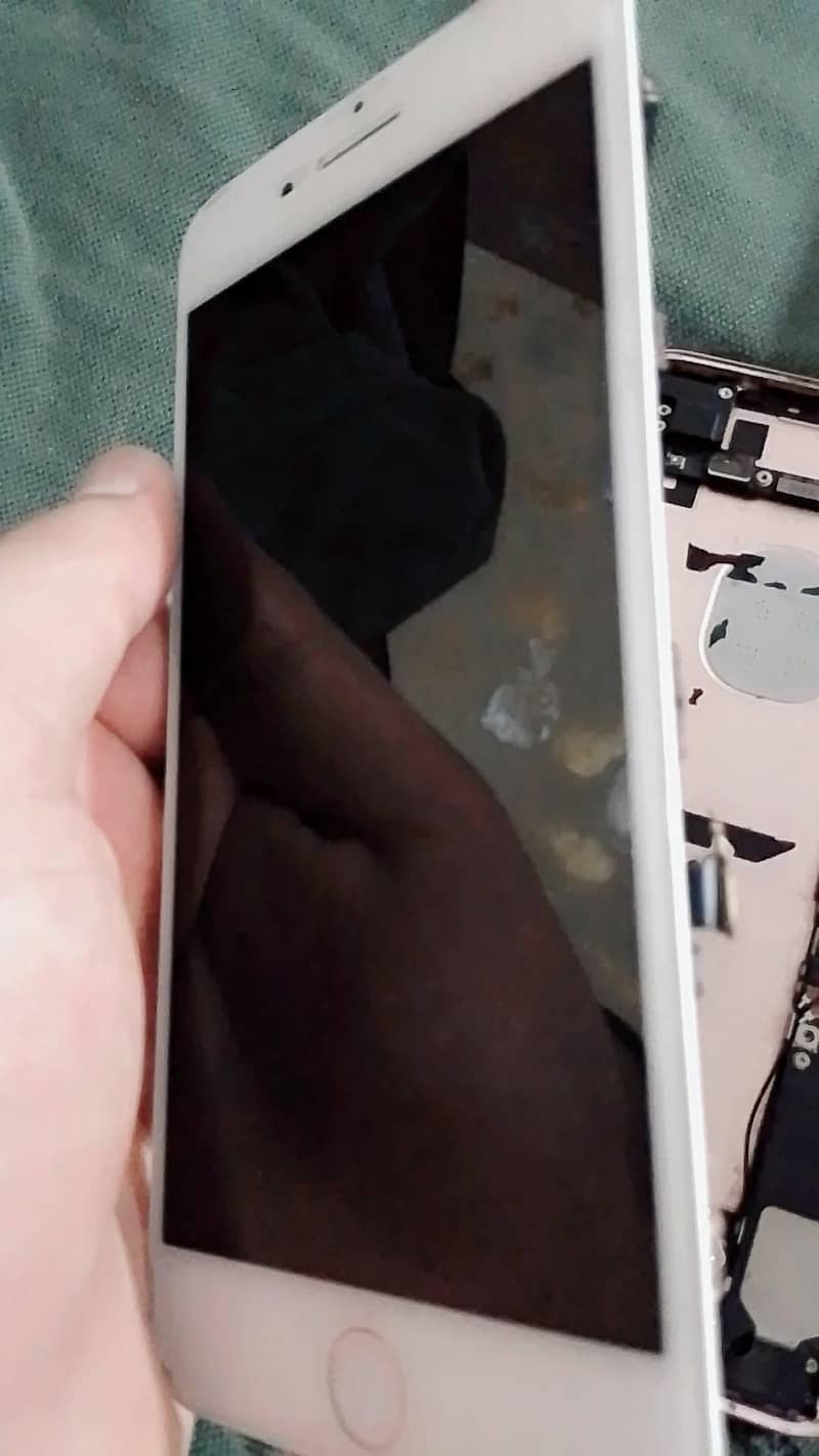 Apple iPhone 7 Plus. 6