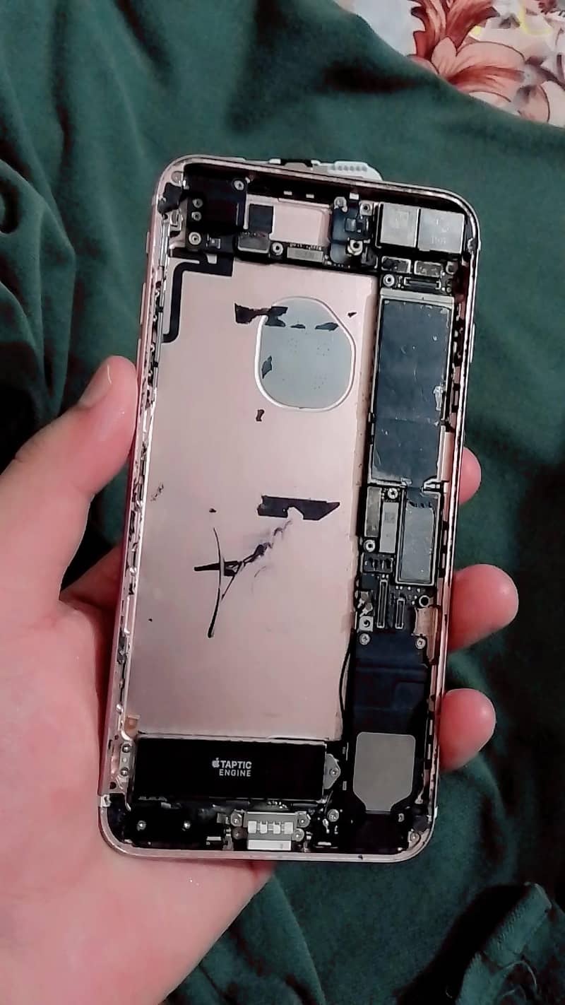 Apple iPhone 7 Plus. 9
