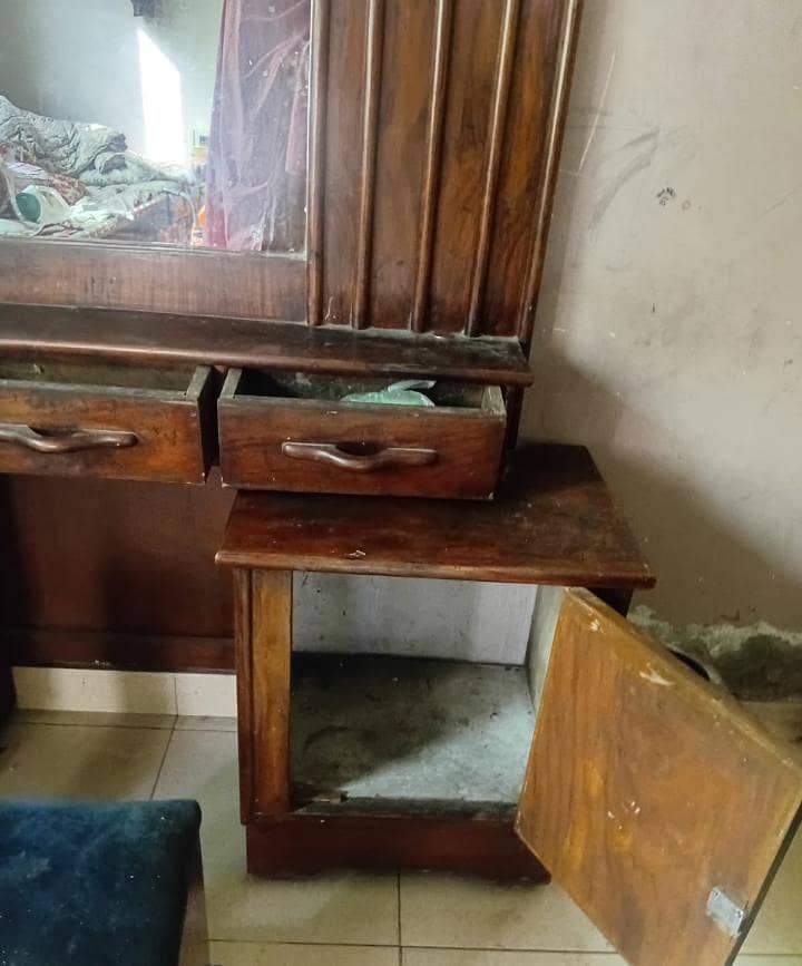 dressing table 3