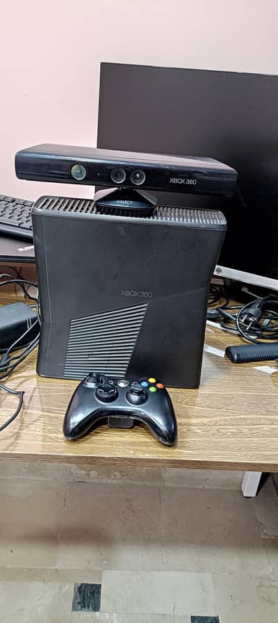 Xbox 360 250GB Kinect + controller