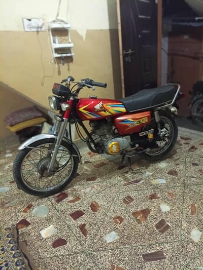 United 125 2016 in liyaqatabad details parhe 03112984471