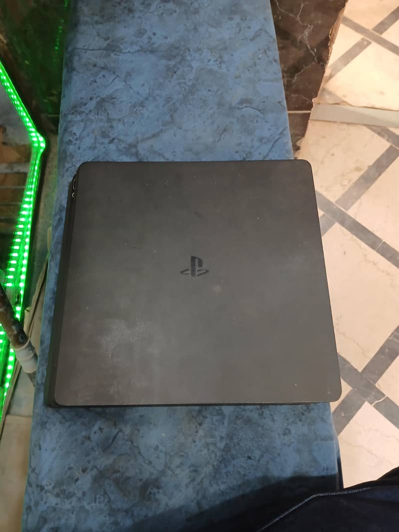 PS4 SLIM + 4 GAMES 0