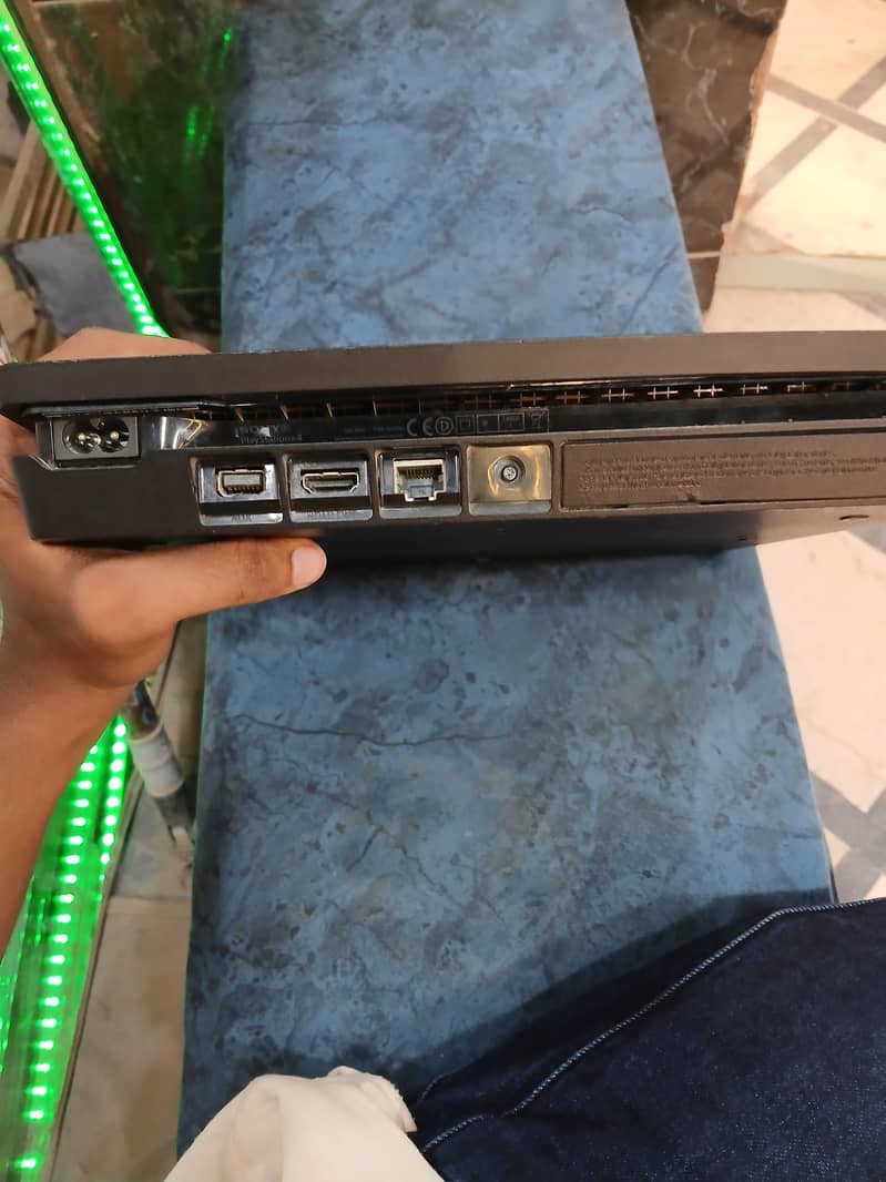 PS4 SLIM + 4 GAMES 3