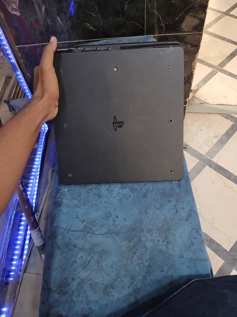 PS4 SLIM + 4 GAMES 4