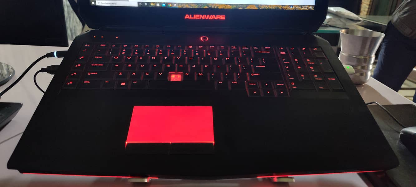 Alienware-R17 0