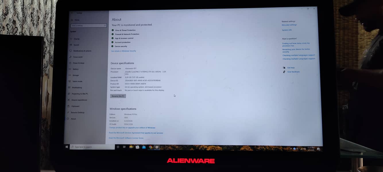 Alienware-R17 1