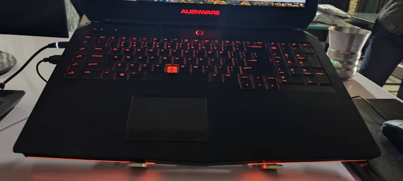Alienware-R17 5