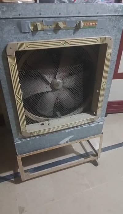Lahore cooler with stand and pad installed
