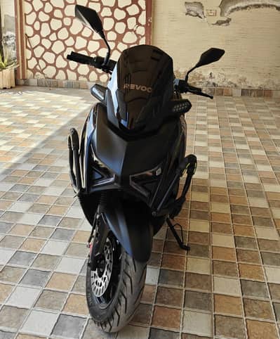Revoo E52 All Black 110KM Range 80 top speed