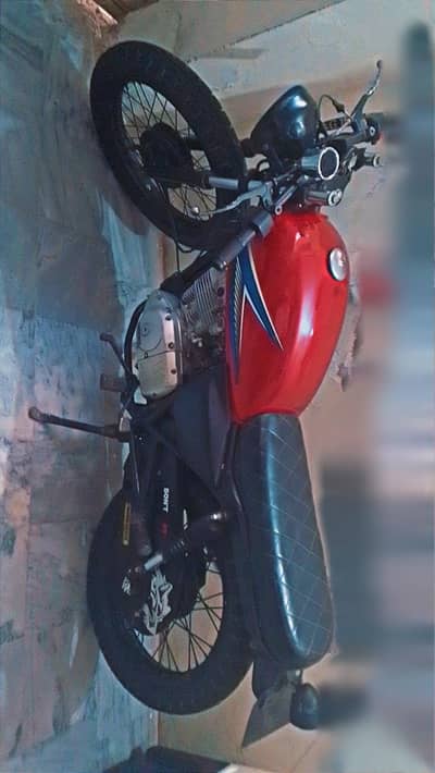 Suzuki gs 150 converted into cafe racer