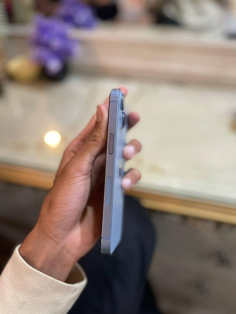 Apple iPhone 14 3