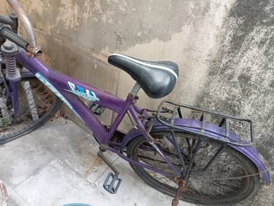 Good quality brand 2020 model almost 1 year use