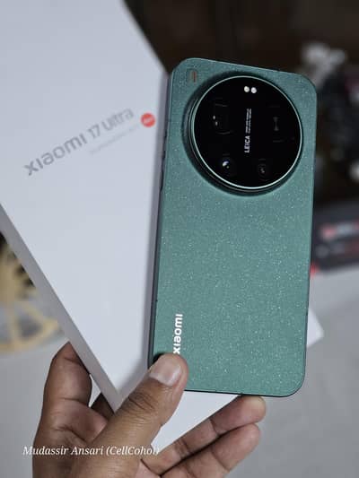 Xiaomi 17 Ultra Starlit Green Box Pack