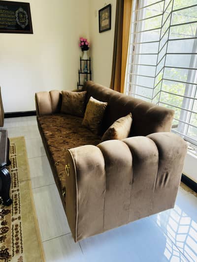 Brand new 5 seater sofa set with wooden table