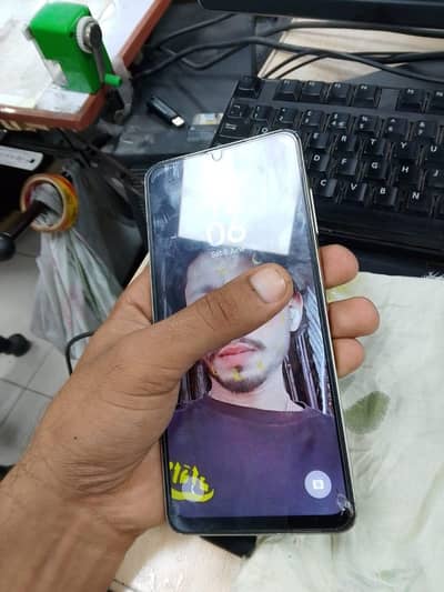 SAMSUNG A06 4+4/128exchange posible