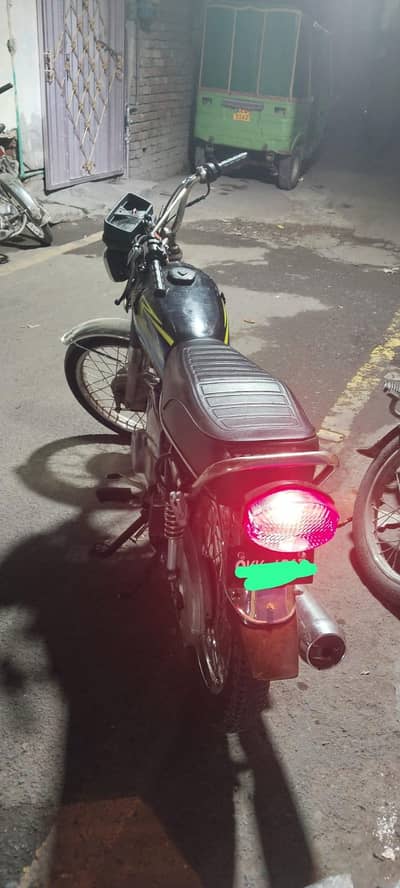 Honda 125 black color