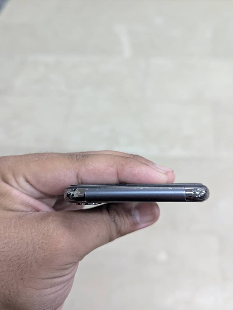 Apple iPhone X 3