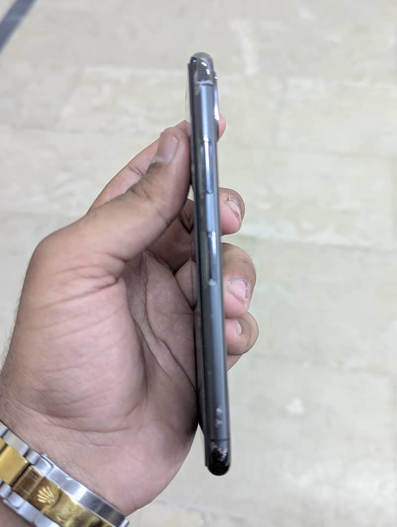 Apple iPhone X 4