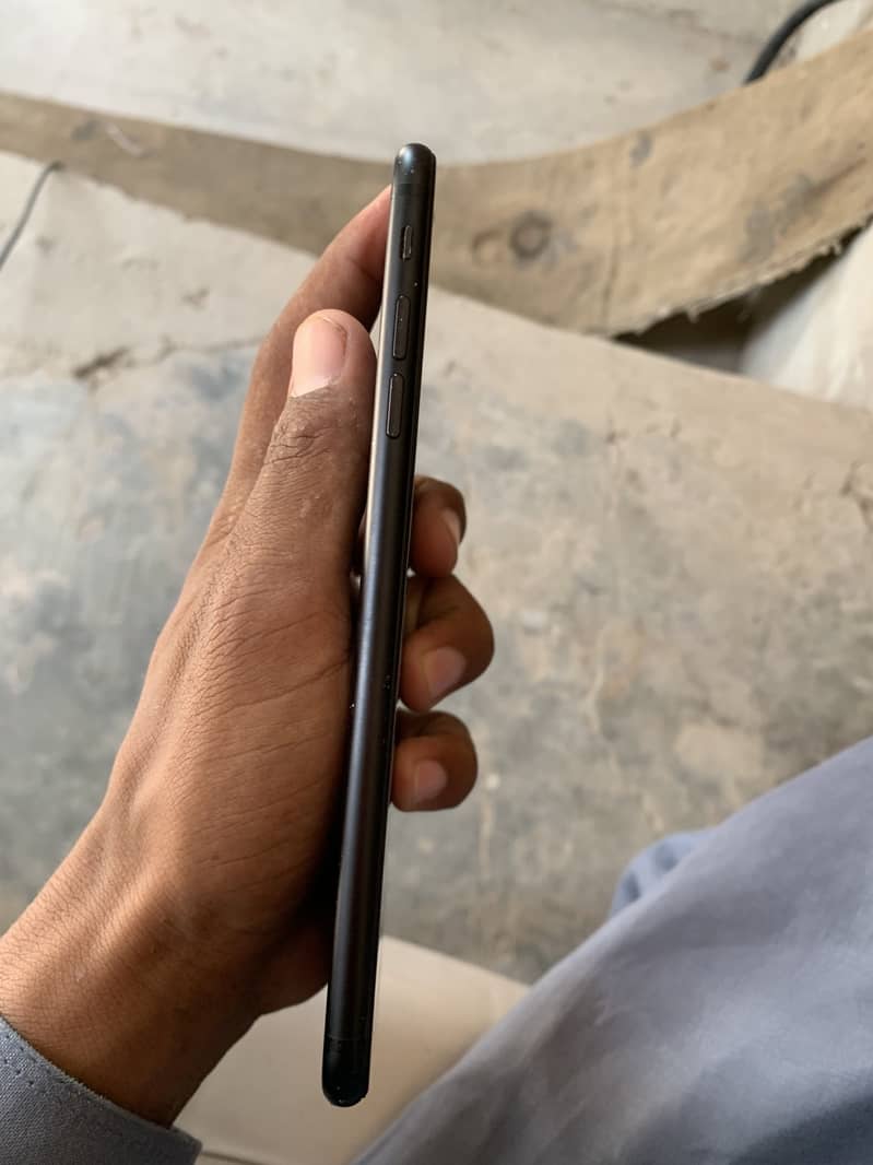 Apple iPhone 7 Plus 3