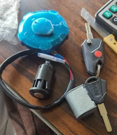 125 Tank Lock with Key and Side Lock Set Motorcycle Fuel Tank Lock Se