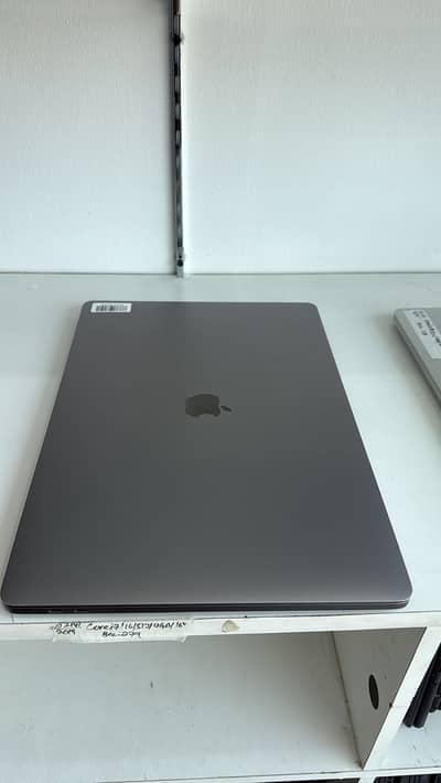 Apple MacBook Pro 2018 A1990 Core i9 32GB RAM 2TB SSD 15"