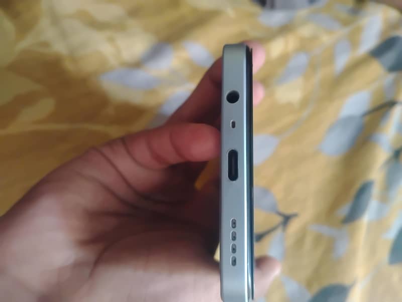 Realme Note 60 4
