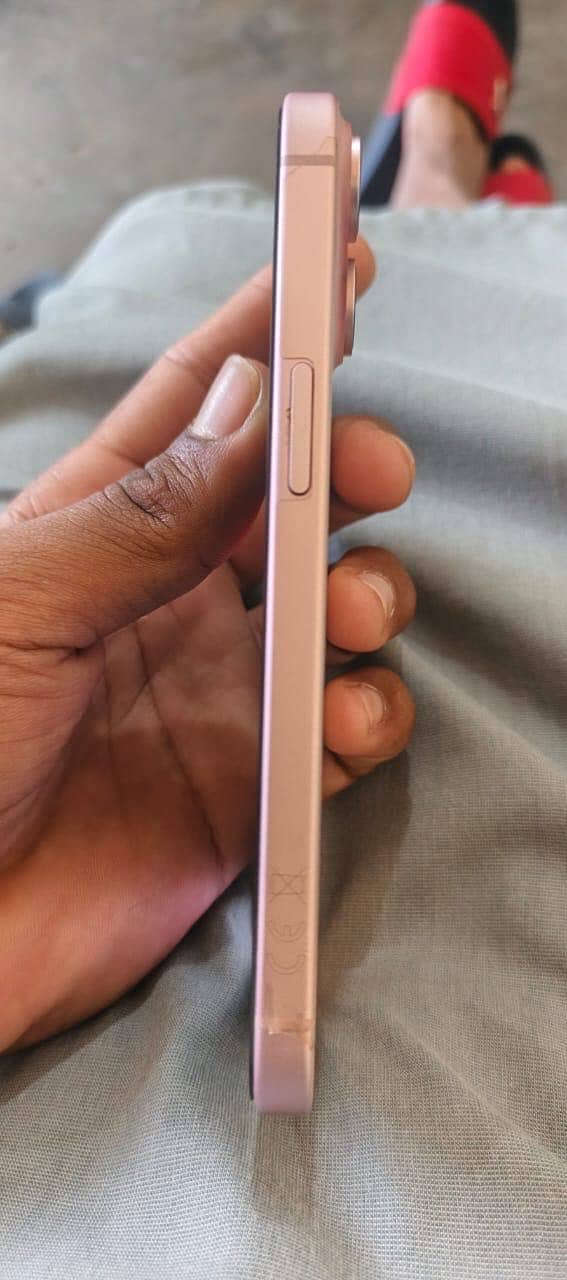 Apple iPhone 15 4